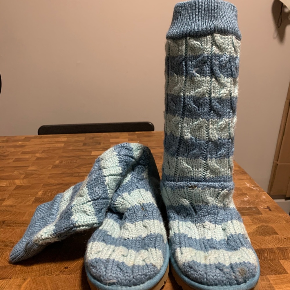 UGG - Blue Knit - Gently Loved